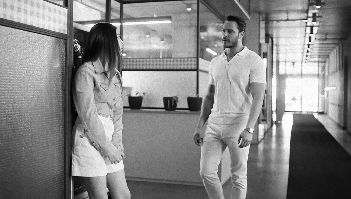 samrin_s's tweet photo. No way this was their last moment together at the clinic I CRY.

#sendendahagüzel https://t.co/af3aKDyaxi