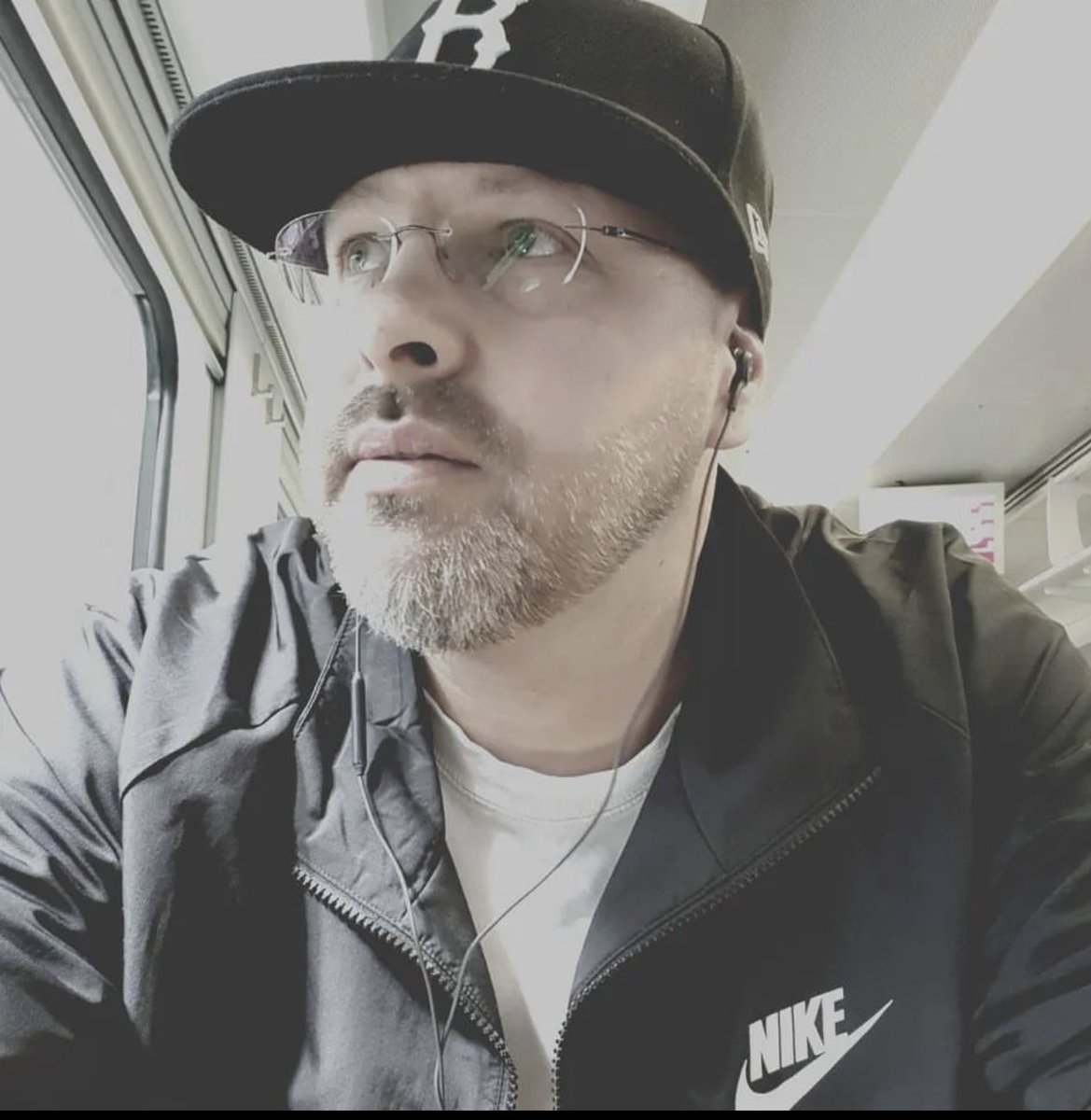CruzRutllant's tweet photo. Referente en la escena. DEP #davebee #hiphop #restinbeats #rap #respect #producer #comunicologia #arquitexto #jazztwo https://t.co/bieOKurO8z