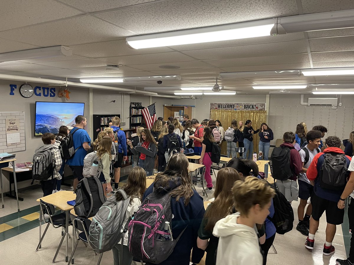 Winnacunnet's tweet photo. Spirit Week continues at Winnacunnet! Today is Glitter/Sparkle/Sequin Day. Thank you Ms. Borden for setting up a glitter station! #exeterweek https://t.co/vVcizLwg21
