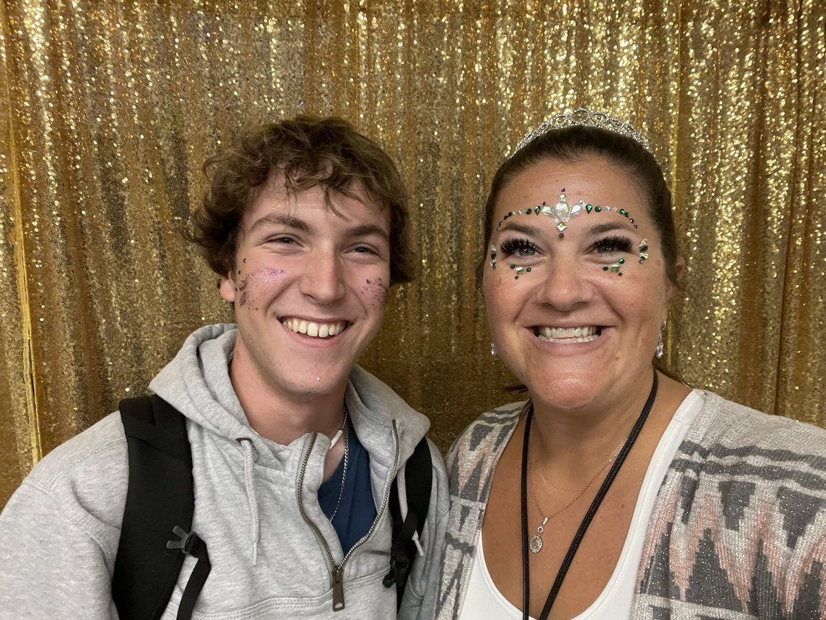 Winnacunnet's tweet photo. Spirit Week continues at Winnacunnet! Today is Glitter/Sparkle/Sequin Day. Thank you Ms. Borden for setting up a glitter station! #exeterweek https://t.co/vVcizLwg21