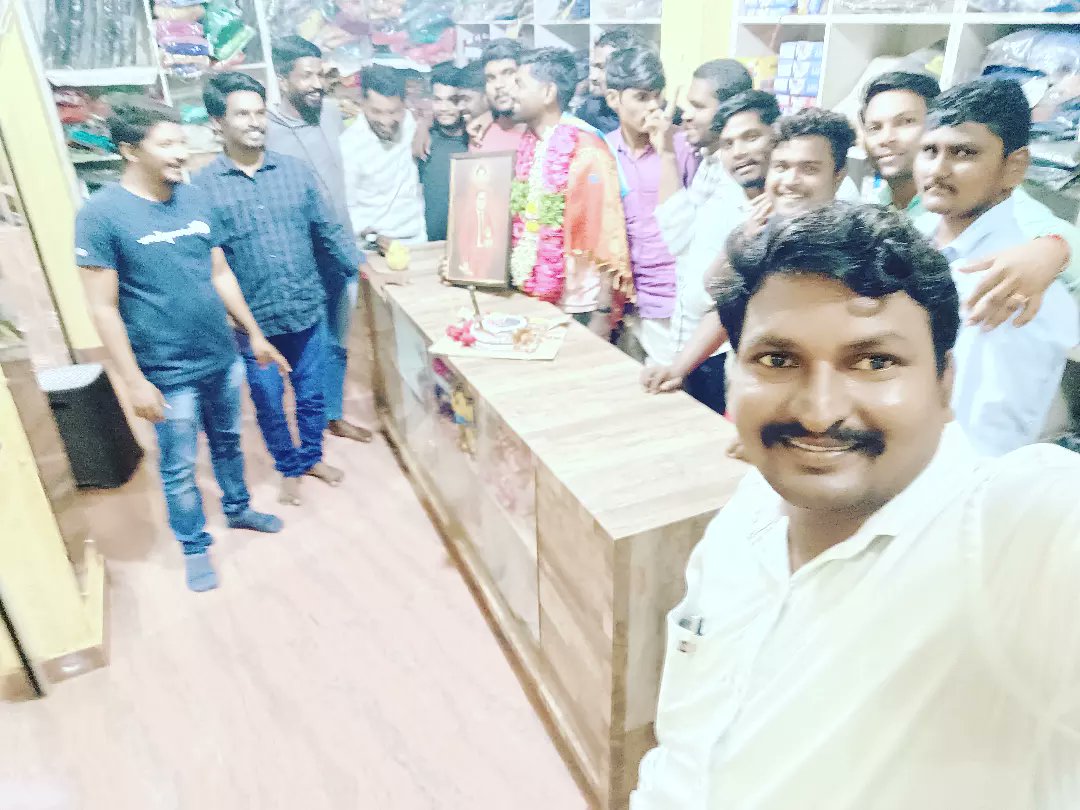 suraj_ramban's tweet photo. ಹುಟ್ಟುಹಬ್ಬದ ಹಾರ್ಧಿಕ ಶುಭಾಶಯಗಳು ಕಾಂಗ್ರೆಸ್ ಯೂಥ್ ಐಕಾನ್ @HolkarMudbi ಬ್ರದರ್..
ಬುದ್ಧ ಬಸವ ಮತ್ತು ಅಂಬೇಡ್ಕರ್ ರವರ ಆಶೀರ್ವಾದ ಸದಾ ಇರಲೆಂದು ಹಾರೈಸುವೆವು..
💐♥️🙏
#ಬಸವಕಲ್ಯಾಣ #Basavakalyan #Mudbi
#Bidar #ಕರ್ನಾಟಕ #Karnataka https://t.co/IrzGqxQxkb