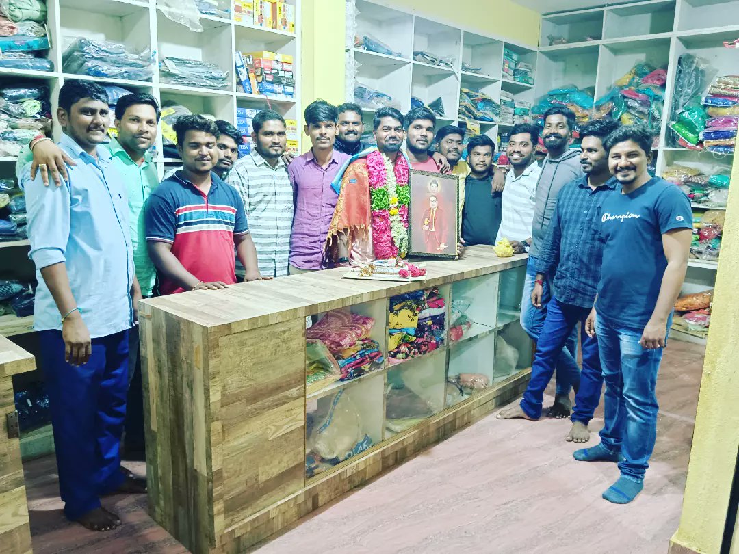 suraj_ramban's tweet photo. ಹುಟ್ಟುಹಬ್ಬದ ಹಾರ್ಧಿಕ ಶುಭಾಶಯಗಳು ಕಾಂಗ್ರೆಸ್ ಯೂಥ್ ಐಕಾನ್ @HolkarMudbi ಬ್ರದರ್..
ಬುದ್ಧ ಬಸವ ಮತ್ತು ಅಂಬೇಡ್ಕರ್ ರವರ ಆಶೀರ್ವಾದ ಸದಾ ಇರಲೆಂದು ಹಾರೈಸುವೆವು..
💐♥️🙏
#ಬಸವಕಲ್ಯಾಣ #Basavakalyan #Mudbi
#Bidar #ಕರ್ನಾಟಕ #Karnataka https://t.co/IrzGqxQxkb