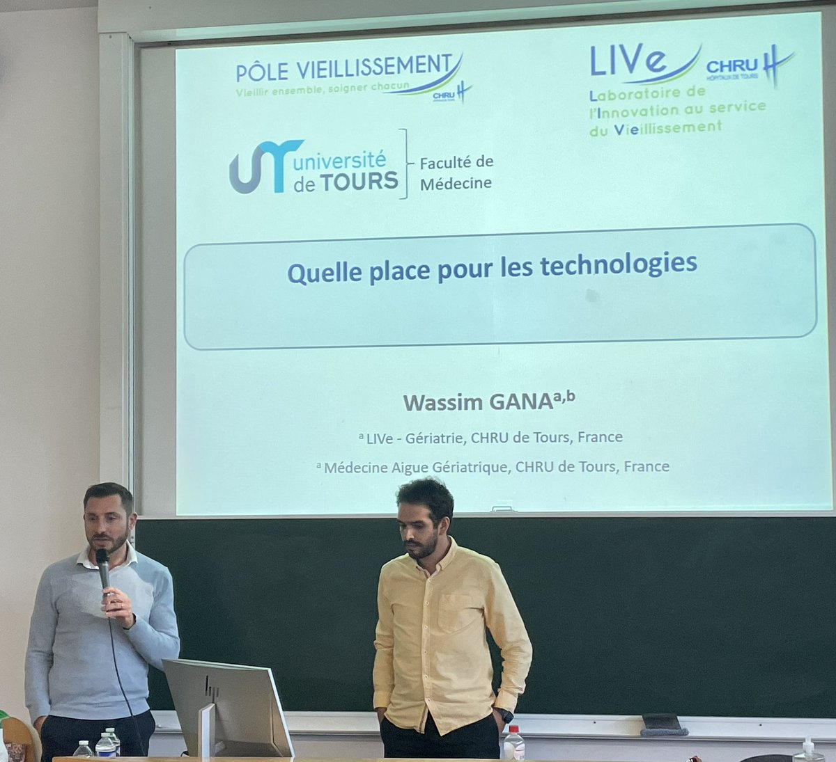Quel beau moment de partage (dans une salle pleine👍) avec les professionnels, les patients et les aidants lors de notre conférence pour la #JourneeMondialeAlzheimer2022

Bravo à l’équipe @CmrrTours 👏

#TousMobilisés #Ensemble

<a href="/CHRU_Tours/">CHRU de Tours</a> <a href="/BertrandFougere/">Bertrand Fougère</a> <a href="/WassGANA/">Wassim Gana</a> @FacmedTours
