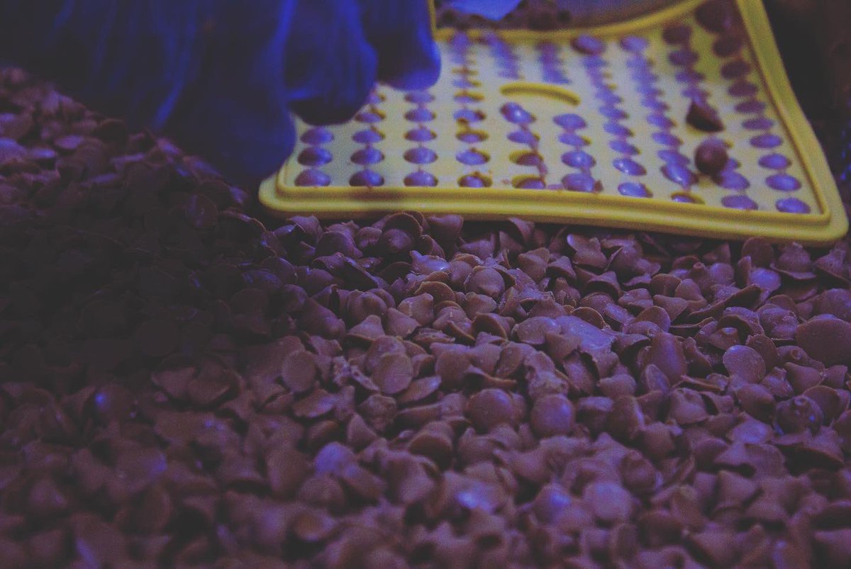 57chocolategh's tweet photo. ๐จNew product alert for our #bakinglovers and #snackers ๐จ We have a new flavor of chocolate chips coming soon... Mocha #chocolatechips. Swipe for mocha chips deliciousness! โ๐ซ
#bakingislove #coffeelovers #mocha ##africanwomenownbusiness #entrepreneurship #customerrequest https://t.co/4O1lEU09Xb