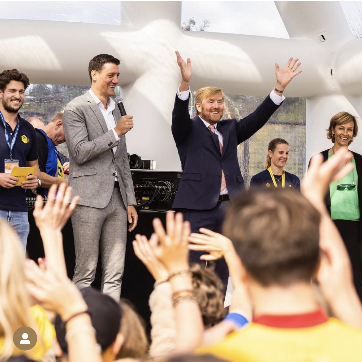 Stille_Events's tweet image. Vandaag mochten we een podium leveren voor de @jcfoundation in #Amsterdam. 

Niemand minder dan onze koning mocht deze dag afsluiten! 

#ajax #ajaxdetoekomst #johancruyff #podium #podiumwagen #airstage #stilleevents #koning #willemalexander #koningshuis #mksound