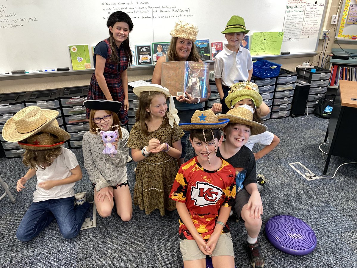 4th grade SEEK students are reading mentor texts like Aunt Flossie’s Hats and Crab Cakes Later to help inspire their memoir writing. ⁦@SunflowerSMSD⁩ ⁦<a href="/tuleybirdtweets/">Brooke_Tuley</a>⁩