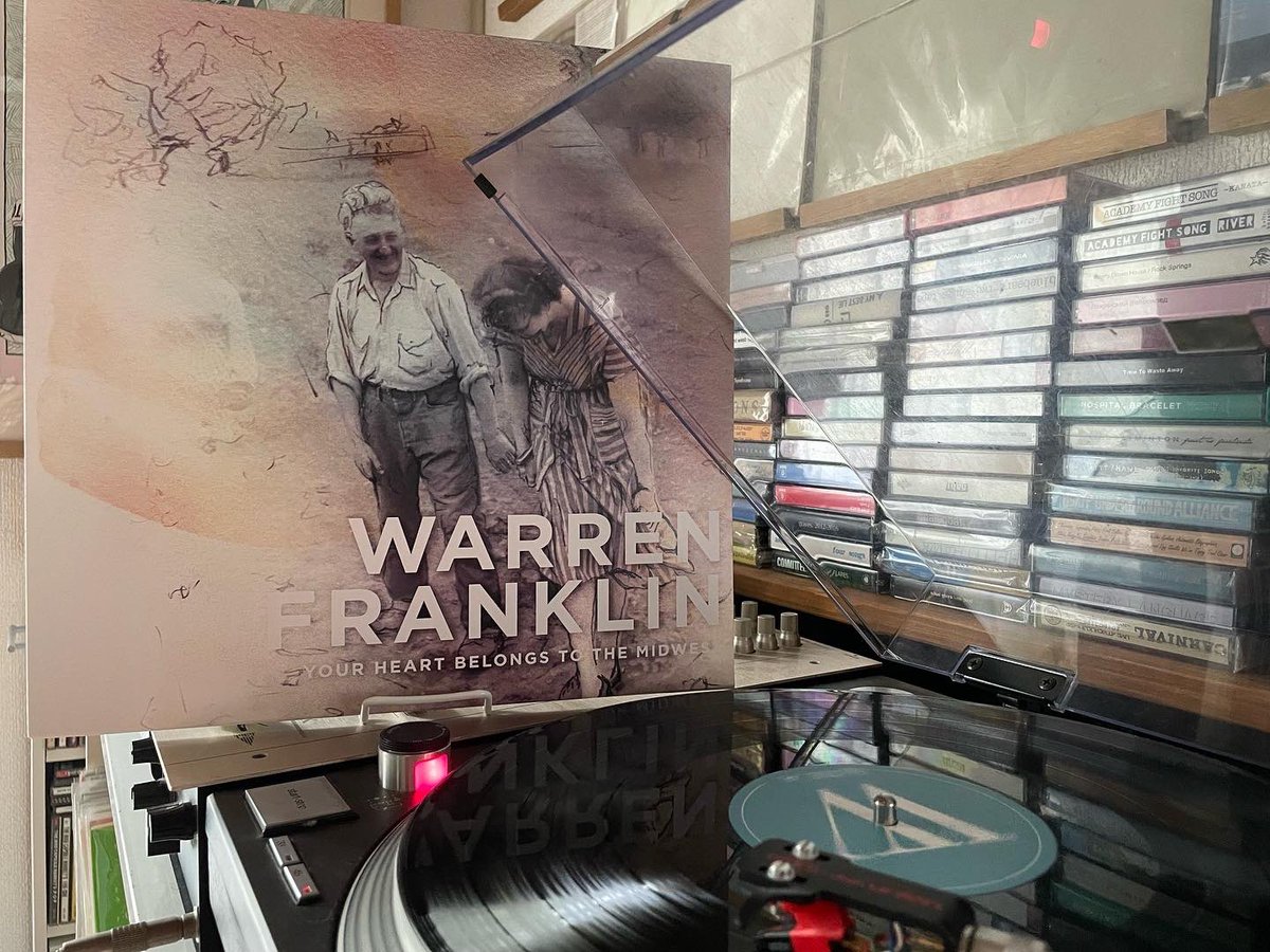 とても爽やかな秋晴れの1日だった Joie De Vivreのギタリスト&amp;シンガーのWarren Franklin ソロじゃなくて今はグループ名？手を繋ぐ老夫婦ジャケの風景そのままの…Kind Of Like Spittingにも通ずる アコギとホーンでほわっとした空気を醸し出す emo SSW隠れ名手だ…

No.290 #ABCDEmoDiaries #emo