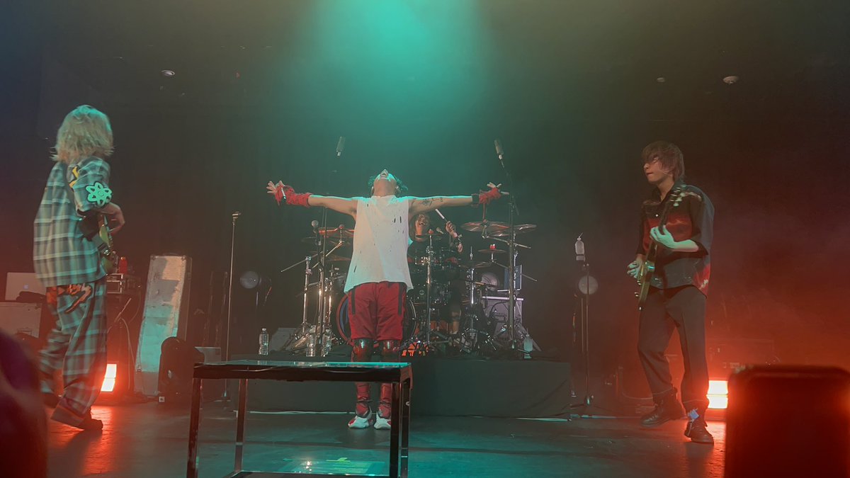_mintxtea's tweet photo. I’ll be living off the high from this show for a while https://t.co/QB5WcTv8Mz