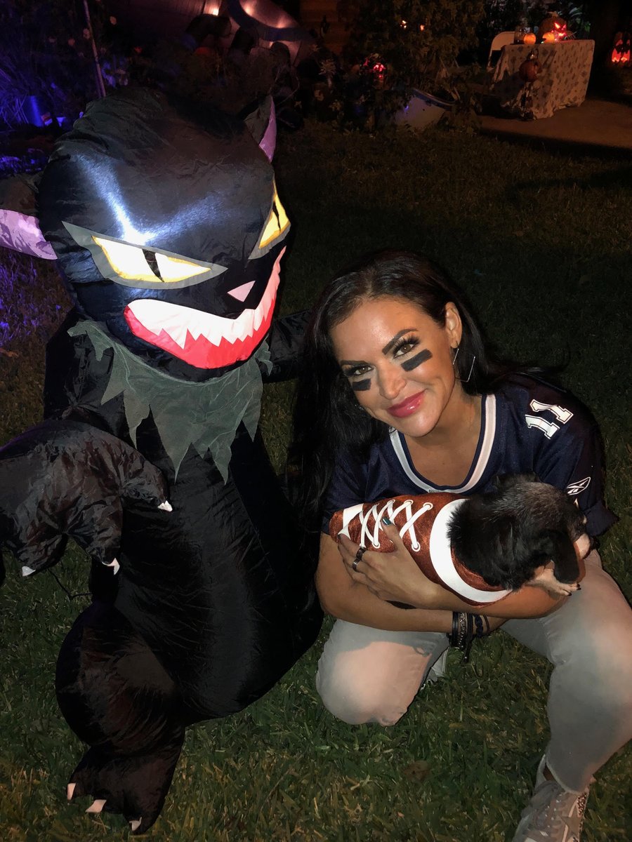 987thespot's tweet photo. Enter your favorite #Halloween pix in @sybil1037's Freaky Photo Gallery and vote for your faves! #ScreamsPark 🎃 https://t.co/I0WU4VxROB https://t.co/9cVYyoowhU