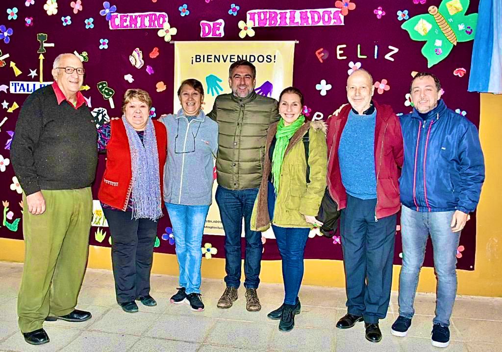 “Plenitud” es el Centro de Jubilados de Parque Capital y otros barrios. Desde acá, Mercedes, Catalina y el equipo sienten orgullo por todo lo que se hace a nivel cultural, artístico y bienestar para 1000 personas. ¡Una gran comunidad! Ayer, acá, festejaron el Día del Jubilado.