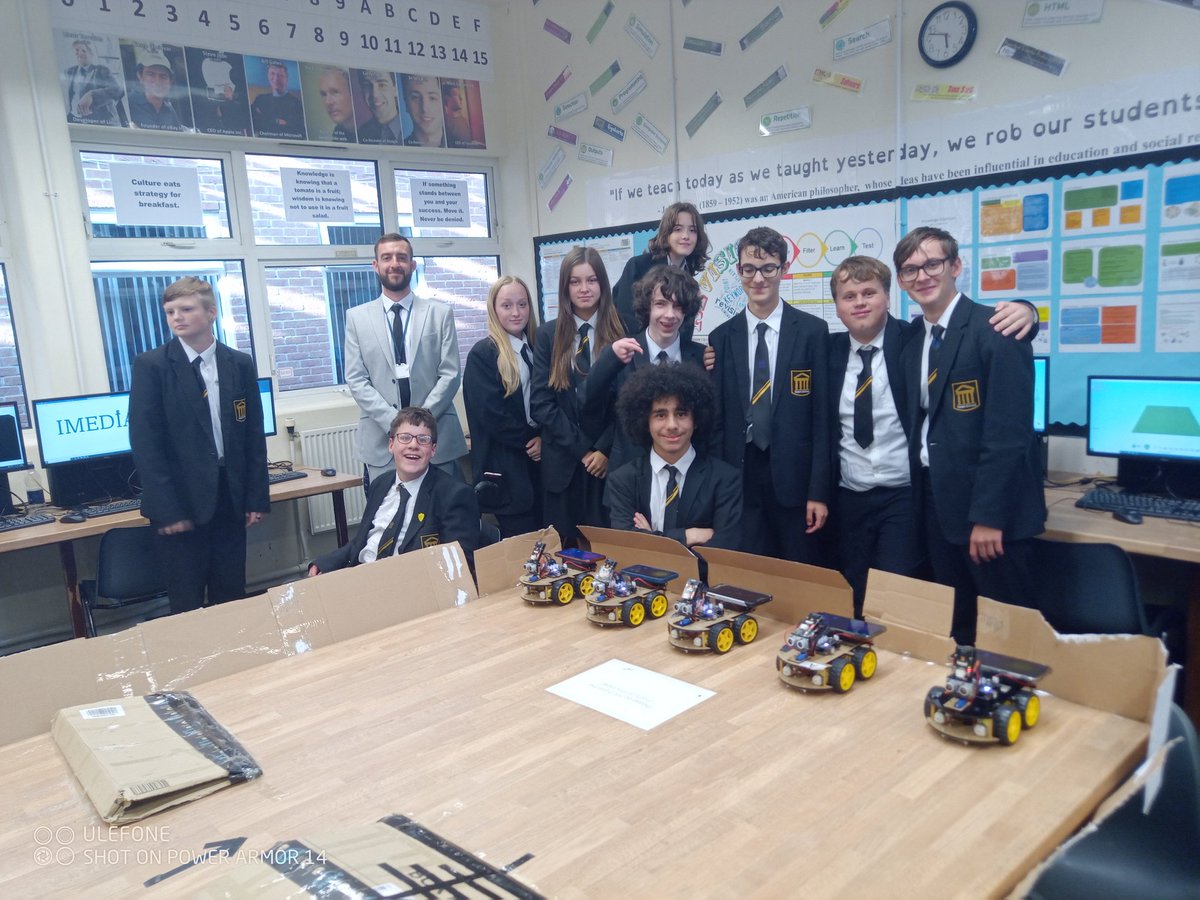 Dream team for the <a href="/HelesSchool/">Hele's School</a> #openevening Computer Science and IT Department. Brilliant student turn out very proud HOD. #proudenoughtopop #teamheles #helesheros