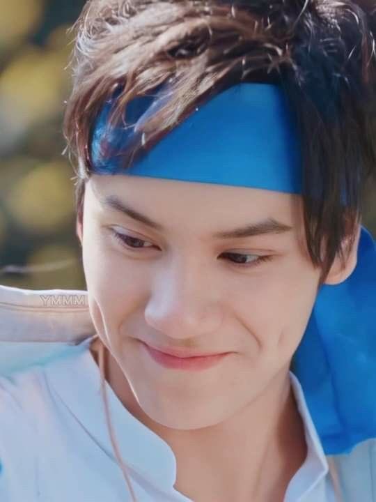 แล้วพี่นาวาเชียร์ทีมไหนคะ ทีมสีเขียวหรือสีฟ้า