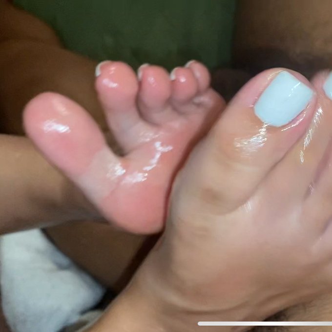 2 pic. Cum give us your money so we can Make spooky content ;p #FOOTFETİSH #footfethish #footporn #feetPorn