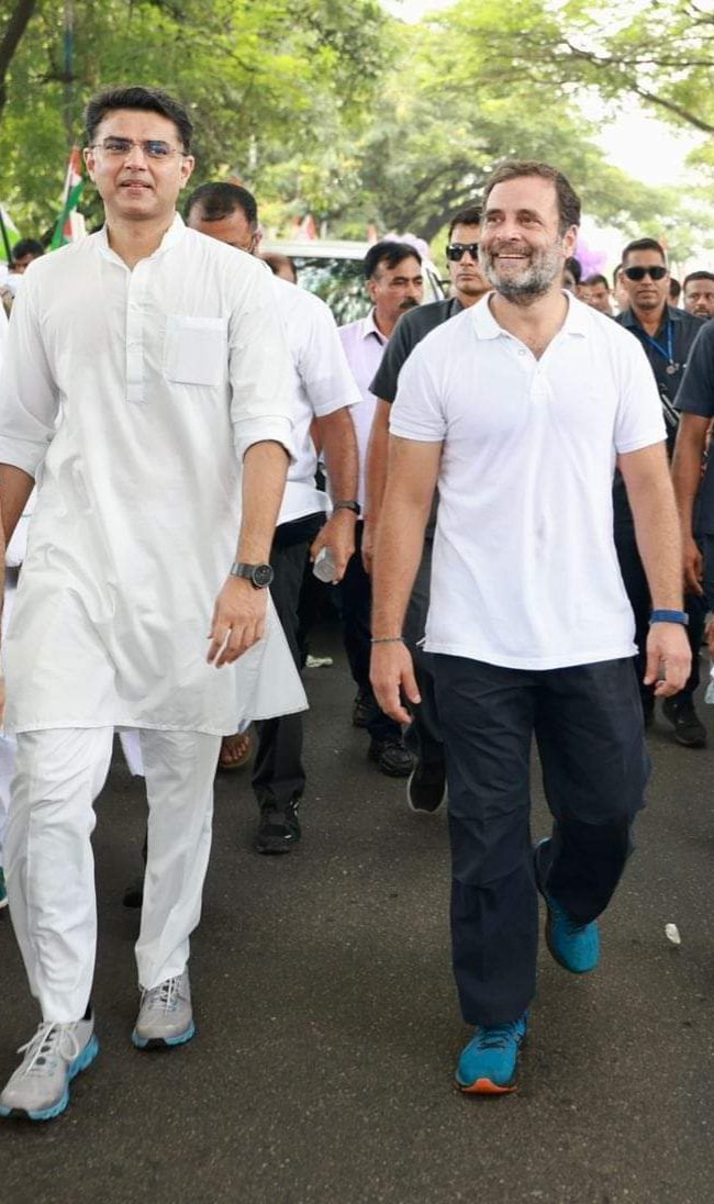VinayBhoparINC's tweet photo. सवाल ये नहीं कि रफ़्तार किसकी कितनी है,
सवाल तो ये है कि सलीके से कौन चलता है॥
#Today_Pic
#RahulGandhi
#SachinPilot
#आपणोसांगानेर https://t.co/EJ7EZvKQG6