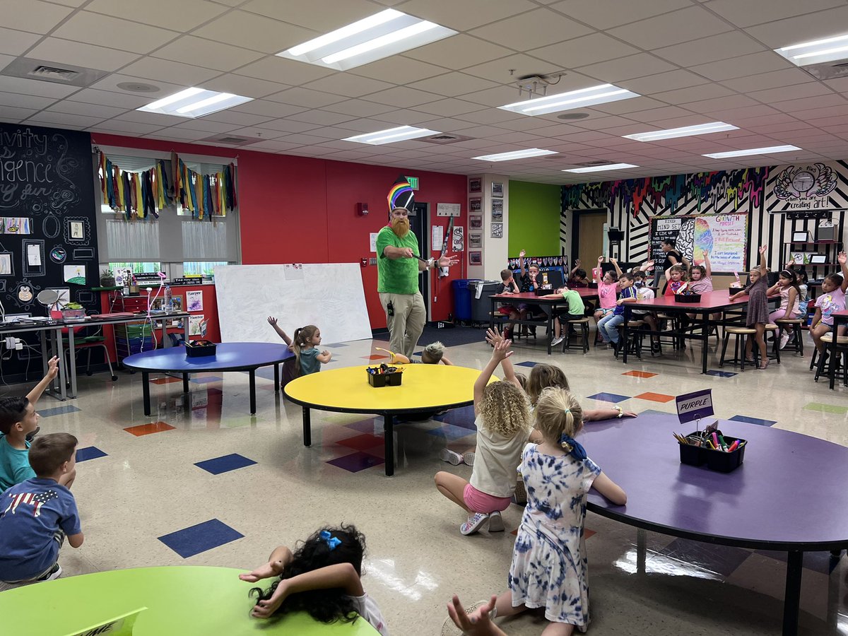 ArtatSanders's tweet photo. ROY G BIV surprised us with his color spectrum knowledge! @SandersSMES https://t.co/U0mPlVKCGL
