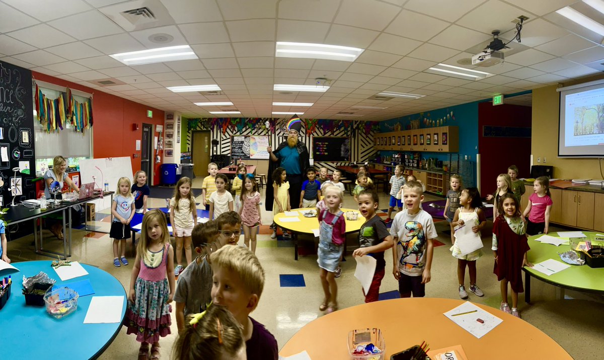 ArtatSanders's tweet photo. ROY G BIV surprised us with his color spectrum knowledge! @SandersSMES https://t.co/U0mPlVKCGL