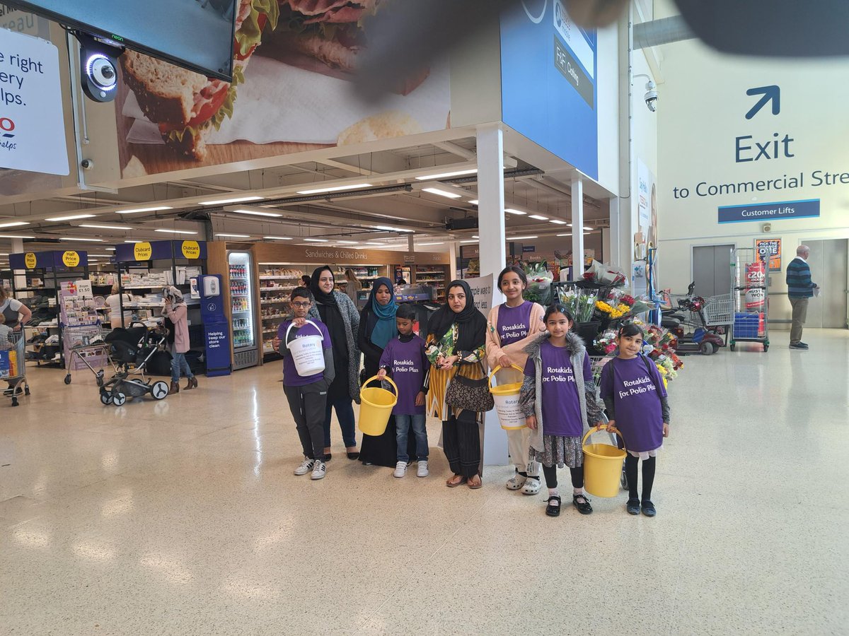 Well done to the Carlton pupils and staff for taking time out this weekend to help raise funds for the Pakistan floods #RotaKids #RotaryClub #SocialAction2022