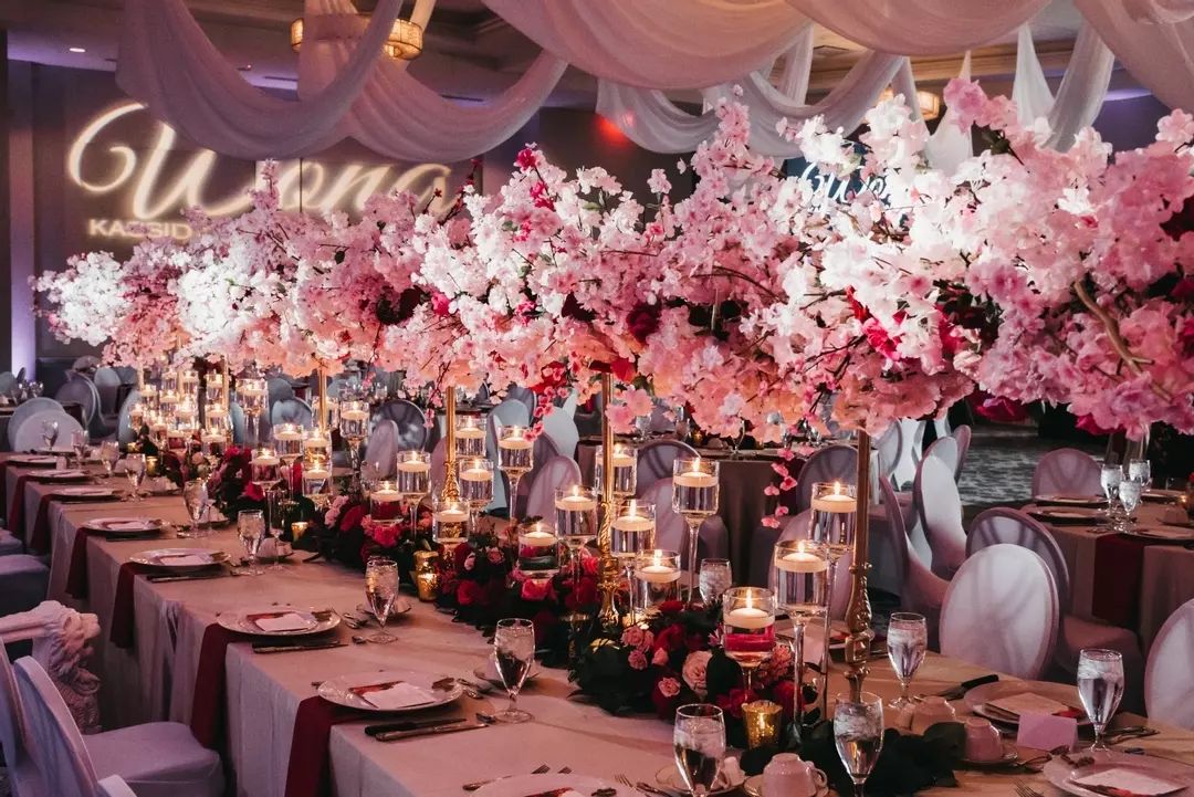RentMyWedding's tweet photo. Super dreamy setup! Love how our monogram is peeking behind the flowers and our pinspots make the centerpieces ✨POP✨ 

Magazine: rentmywedding
Photography: m_graceo
Planner: helpinghandparties
.
.
.
#rentmywedding #wedding #weddings #diywedding #diyweddings #2022wedding #2022w https://t.co/70qiAGOFuv