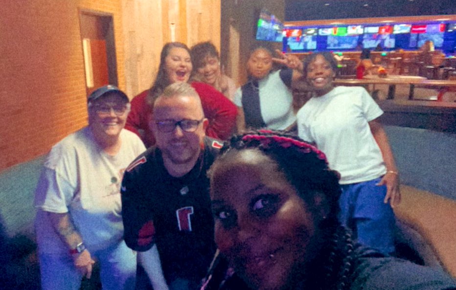 Had a great time with my magenta family the other night for our team outing! 💕 We are going to kick butt again this month! 💪🏽 #kapoweee