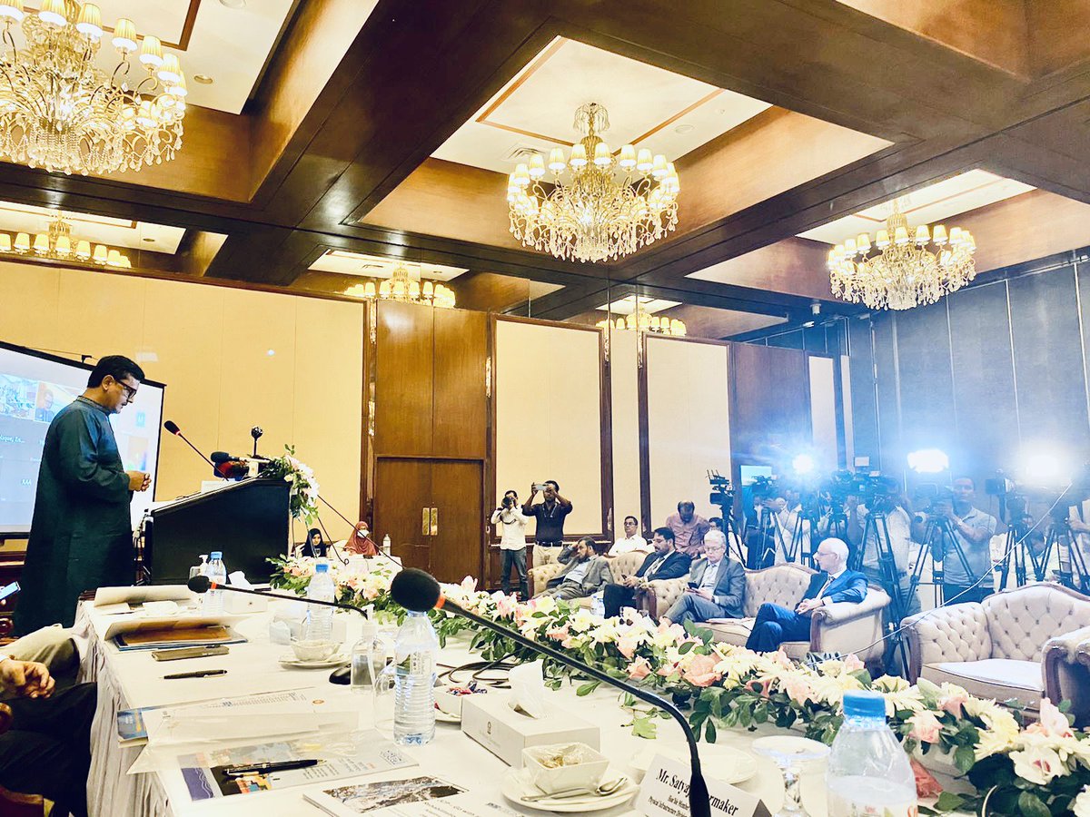 NLinBD1's tweet photo. Go With The Flow - promising restoration options for Old Brahmaputra presented by The 🇳🇱Embassy and 🇧🇩research team - supported by HE Chowdhury, State Minister of Shipping.
#DKD2022 #BIWTA #BWDB
#BDNL50 @DutchMFA https://t.co/pwdTs7FKGc