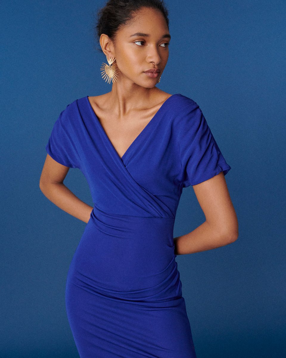 DVF's tweet image. Go for professional-yet-sassy on Friday with the Gio wrap dress, and complete disco diva on Saturday with the Havana. 👩‍💼➡️💃