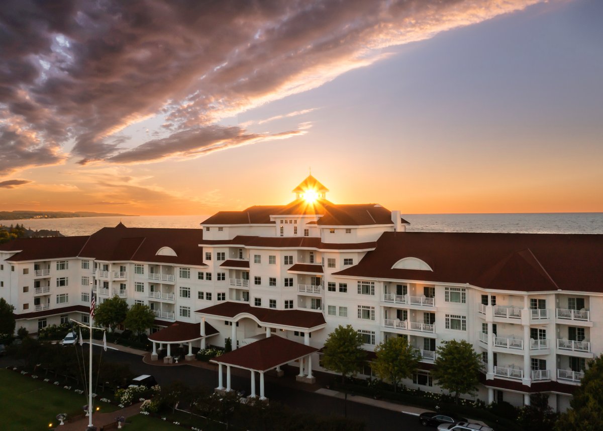 As the sun officially sets on summertime, we're so grateful to all our guests, and our gracious team! Thanks for making this summer spectacular.

#sunset #lakemichigan #littletraversebay #lastdayofsummer#hellofall #puremichigan #autographcollection