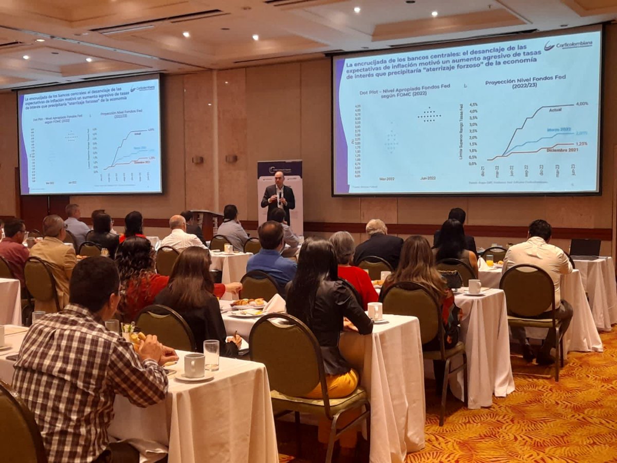 corficolombiana's tweet photo. (1/5) #CharlasRegionalesCorfi🧵En Cali, nuestro Director de Investigaciones Económicas, @JoseILopez, discutió la actualización de las #ProyeccionesEconómicas, en compañía de @PHRLegal. Abrimos hilo con mensajes destacados👇 https://t.co/rqXV9rtQXY