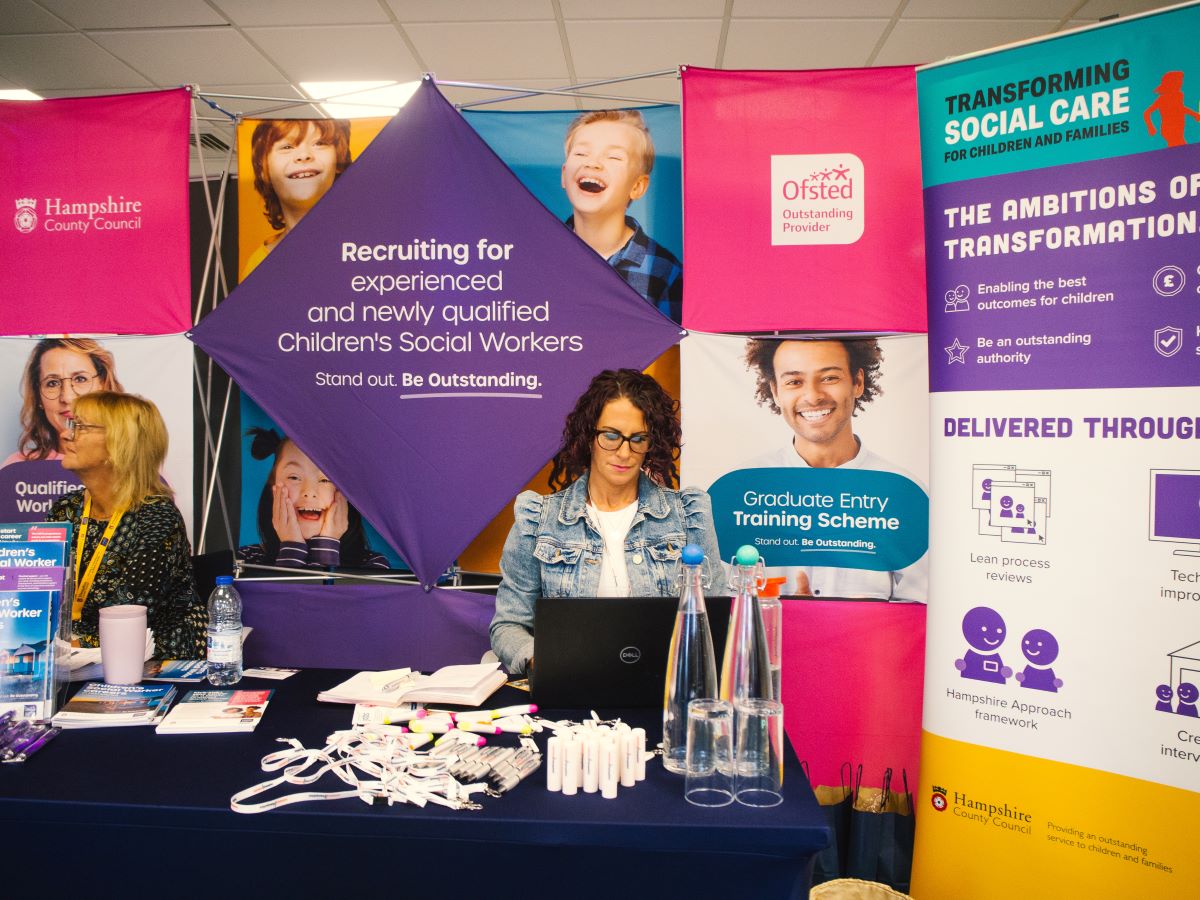 hantsconnect's tweet photo. An eventful day at #SocialWorkintheSouth in Basingstoke talking all things Children's social care β huge thanks to all our presenters, exhibitors and delegates for helping to make it a success.
https://t.co/TnsTeGVaP7 #SWITS @CommunityCare https://t.co/9EDIiKeY3T