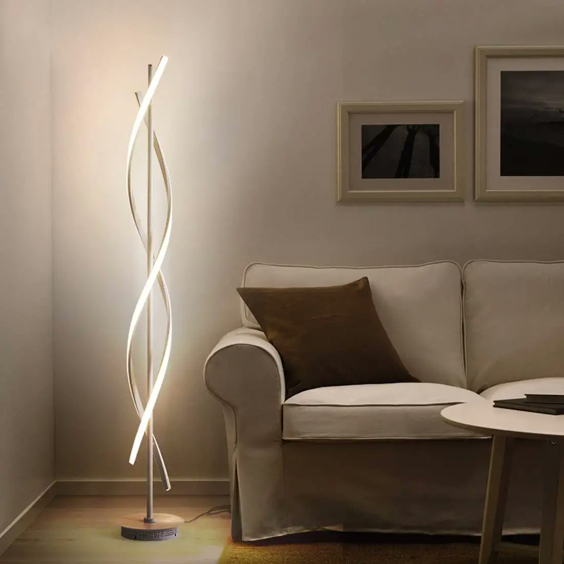 OrcaCameroun's tweet photo. Lire, tricoter ou regarder la télé sera plus agréable avec une lampe pour éclairer juste comme il faut.
Classique ou originale, laquelle préférez-vous ?
#Orcadouala #Orcayaounde #lumiereinterieure #inspirationdéco #decoaddict #conseildeco #lampedeco #lampe #lampedesign https://t.co/fWn00DPxT6