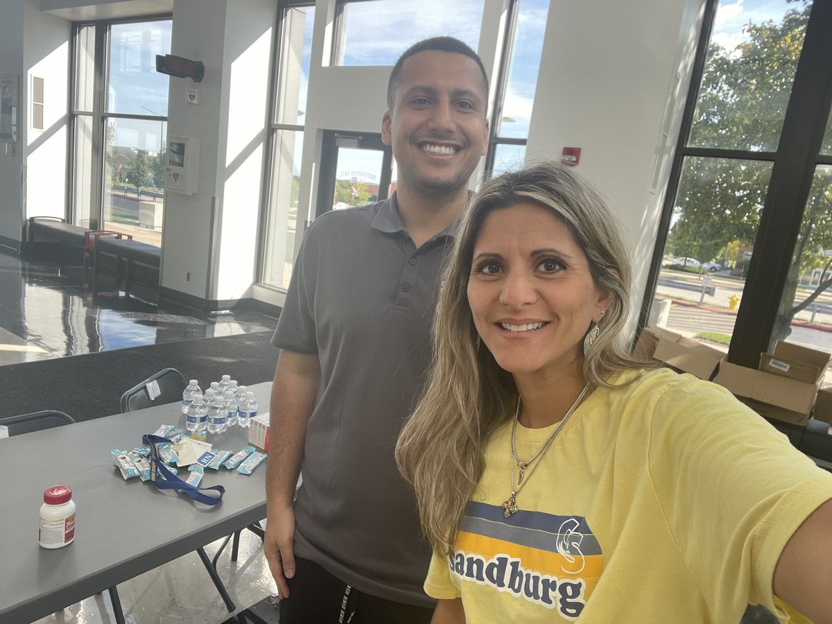 Thank you to Orland Pharmacy and 2015 Sandburg graduates and pharmacists for hosting our staff immunization clinic and for all the free goodies! <a href="/SandburgHS/">Carl Sandburg H.S.</a> <a href="/DSmithCSHS/">Derrick Smith</a> <a href="/CHSD230/">District 230</a>