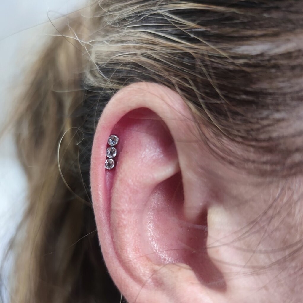 DaisyPinkushion's tweet photo. #helix with an Elite Collection stud.

#helixpiercing #helixjewellery #earpiercing #piercedhelix #piercedear #piercersofinstagram #piercinginledbury #piercinginherefordshire #ledbury #ledburypiercer #ledburypiercing #daisypinkushion https://t.co/HXeWoBaJQ0