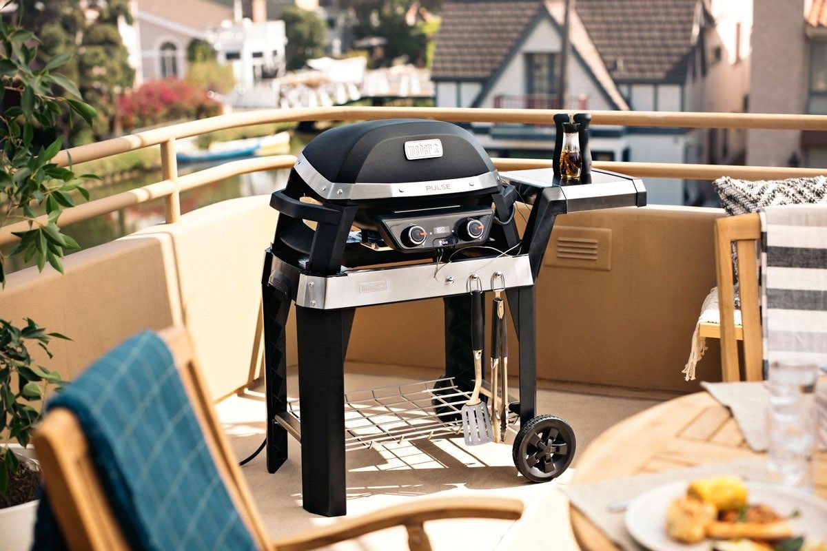 👨‍🍳 Con la #Weber Pulse no tienes excusa para disfrutar del inconfundible sabor de la #barbacoa.

🔥 Su tamaño compacto permite que la instalemos hasta en un pequeño balcón, pero su potencia y capacidad de cocción está a la altura de #barbacoas de mucho mayor tamaño.