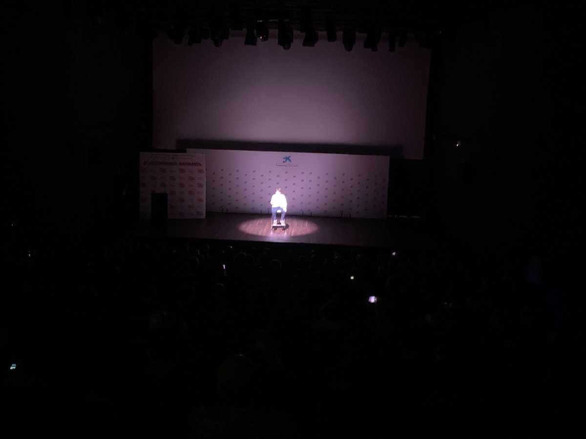 criscancer's tweet photo. ¡Empieza fuerte esta edición de #PremiosCRIS2022!
Nachete y su historia llenan el escenario y deja la sala sin palabras...
#PremiosCRIS https://t.co/sBtJkV5nDy
