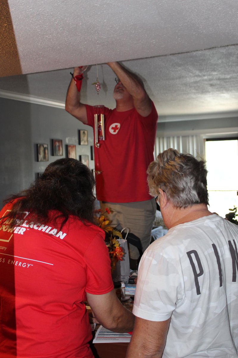 RedCrossCAR's tweet photo. @RedCrossCAR partnered with @AppalachianPowe and @ChsMariott for the @unitedwaycwv Day of Caring to install free smoke alarms and make homes safer at Terrace Park East. Thank you volunteers for helping safe lifes and #EndHomeFIres. #DOC2022 https://t.co/KwtqSbBLTC