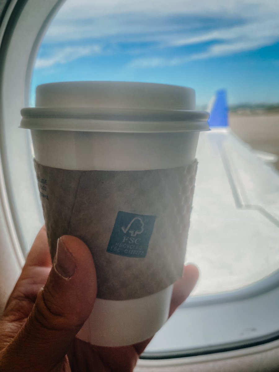 Headed home after #airports22, and stopped by @roastingplant, operated by @mconcession at @mspairport at gate E8. It might be the best cup of coffee I’ve ever had. This vanilla latte with almond milk is giving me LIFE. ☕️✈️