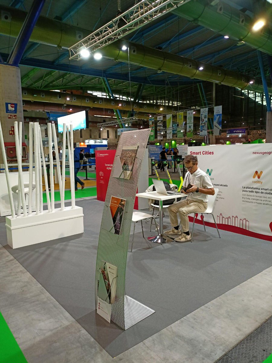 NexusGeographic's tweet photo. Avui som a Màlaga per participar al @forogreencities.
Una gran oportunitat per conèixer les nostres solucions #gis per a #smartcities, com #recitty, #enmapa i #cercalia! https://t.co/Iyr1lo7qPl
