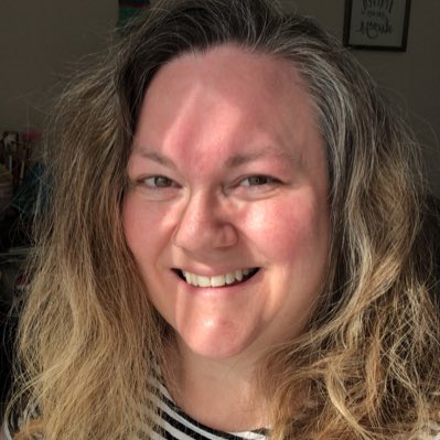 Peady's tweet photo. Oy! 🤦🏼‍♀️ #NewProfilePic #OldProfilePic #HaveAgedApproximatelyTenYearsSinceThisSelfieWasTakenTwoYearsAgo #TheBeforeTimes https://t.co/tw4T1nHnkz
