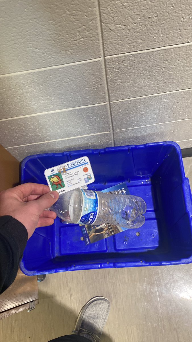 willGApes's tweet photo. When I drink out of plastic water bottles, I make sure to always recycle them. This keeps the plastic bottle fro ending up in landfills and it prevents pollution in oceans. @franklinlorax #apesintro https://t.co/3fBPLEo3UO