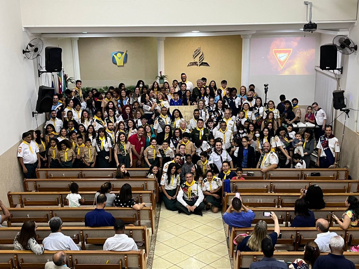 adventistasapso's tweet photo. Ontem, na IASD central de Ourinhos, 28 pessoas foram batizadas no Batismo da Primaveira. A cerimônia contou com a presença dos líderes de Desbravadores Uldolcy Zukowski, Jeferson Silva e Kevin Choque. https://t.co/qT0biUdIr4