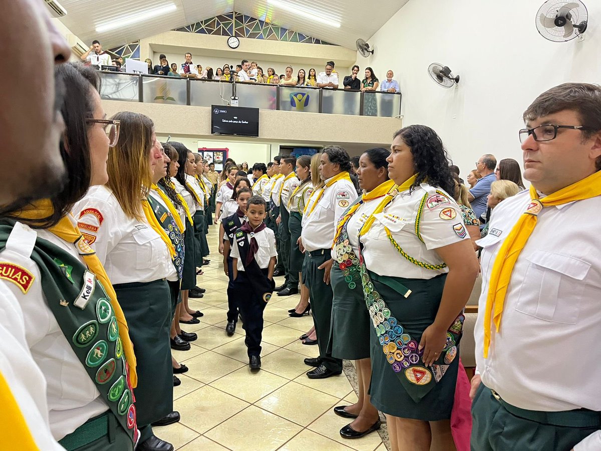 adventistasapso's tweet photo. Ontem, na IASD central de Ourinhos, 28 pessoas foram batizadas no Batismo da Primaveira. A cerimônia contou com a presença dos líderes de Desbravadores Uldolcy Zukowski, Jeferson Silva e Kevin Choque. https://t.co/qT0biUdIr4