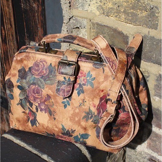 odilynchdesign's tweet photo. This gorgeous genuine leather doctor style bag &amp; matching wallet are available in my store https://t.co/g6sfAJe3eb

#leather #OnlineCraft #CraftBizParty #shopsmall #handmade #camdenmarket https://t.co/l5BdWlTLCb