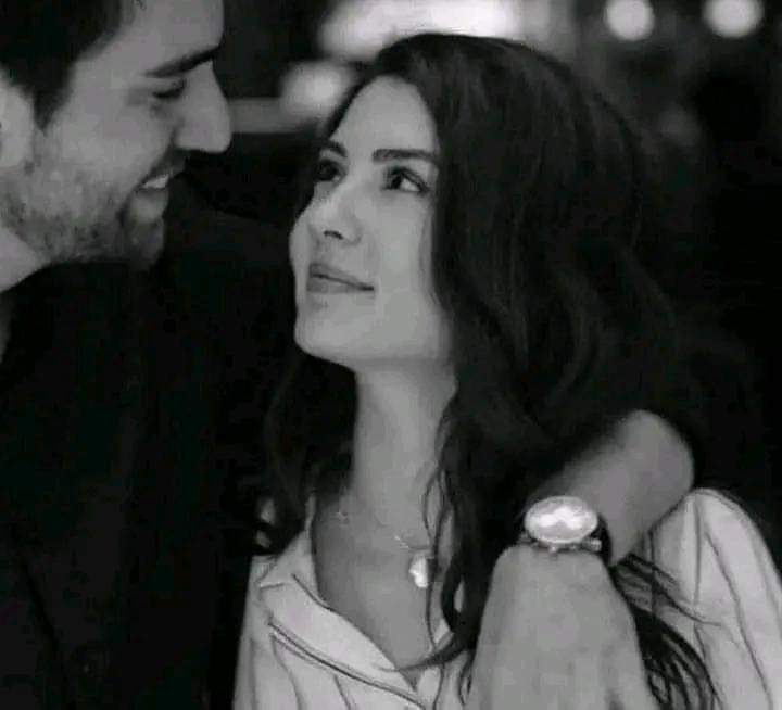 Abdalhlh4's tweet photo. "أردتُ أن أكون معك إلى وقتٍ لا يعُد، أردتُ التواجُد بقربك إلى أن ينتهي العالم أو أنتهي أنا، المهم ألا يترك أحدنا الآخر، خشيتُ من أن أظل عالقًا في الذكريات، أن أبحث عنك في وجوه الآخرين، أن أتذوق مرارة غيابك، ولم يتحقق شئ مما ذكرته، سوى كُل ما كنت أخشاه." https://t.co/Jk0QmFqE88