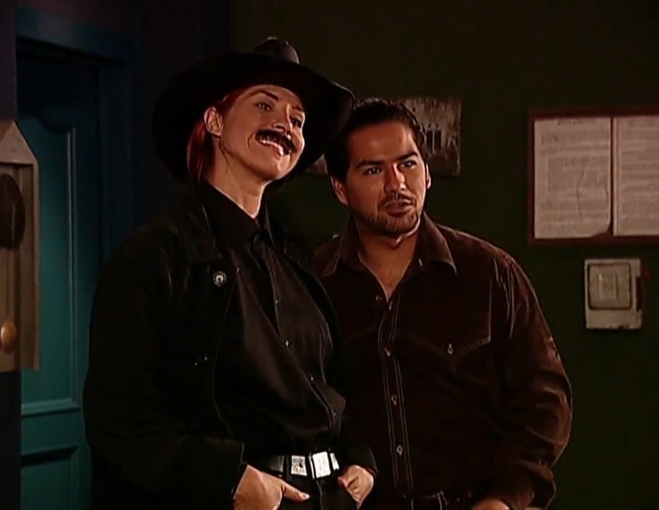 PasdeGavilanes's tweet photo. #PasiónDeGavilanes #GavilanesNova #PDG83 Rosario se enfrenta a Dínora después de sorprenderla besando a Armando. https://t.co/5eh7zhNnHx