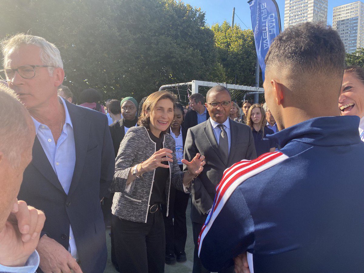 Merci aux fédérations du sport scolaire, à leurs associations et aux professeurs d'EPS qui les animent de permettre à nos enfants de s'épanouir en pratiquant une activité sportive. 

Un beau moment sportif et citoyen partagé avec <a href="/PapNdiaye/">Pap Ndiaye</a> lors de cette 13ème #JNSS