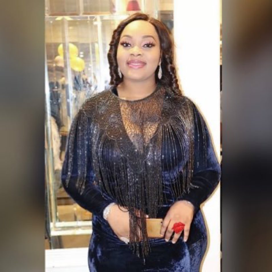 Pemsy3's tweet photo. Chimiee, Chichi is not the reason of your frustrations
No be she say make you no get happy home o oloriburuku bitter leaf somebody
Chichi will be the end of you, you this mother of Ekuke’s
#FreeChichi
#BBNaija https://t.co/AgqYA5L6re