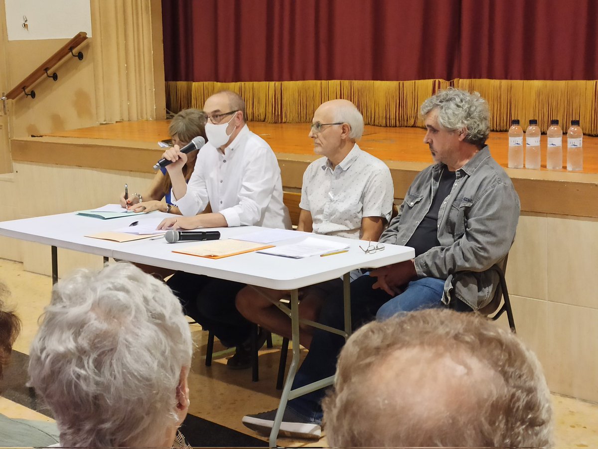 Parc3XBesos's tweet photo. La Pilar, el Roger, el Francesc i el Fausto, membres de l'Entesa per a un gran parc Litoral al Besòs, expliquen els motius del nostre rebuig a aquest #PDU3X i quin model és el que reclamem. 
#VolemUnParc
#Parc3XemeneiesBesòs https://t.co/rzU7F8B6B7