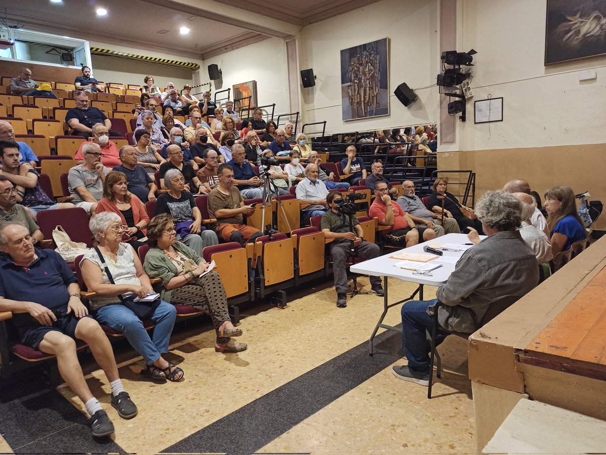 Parc3XBesos's tweet photo. La Pilar, el Roger, el Francesc i el Fausto, membres de l'Entesa per a un gran parc Litoral al Besòs, expliquen els motius del nostre rebuig a aquest #PDU3X i quin model és el que reclamem. 
#VolemUnParc
#Parc3XemeneiesBesòs https://t.co/rzU7F8B6B7