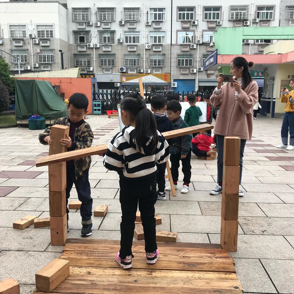 anjiplay's tweet photo. Other forms of learning aren’t secondary to play, but are encompassed by true play &amp; the structures that support it. Children deeply engaged in responsive environments of love &amp; freedom will show you the most necessary, relevant, &amp; valuable forms of learning. #TruePlay #AnjiPlay https://t.co/HHJdQFmDxc