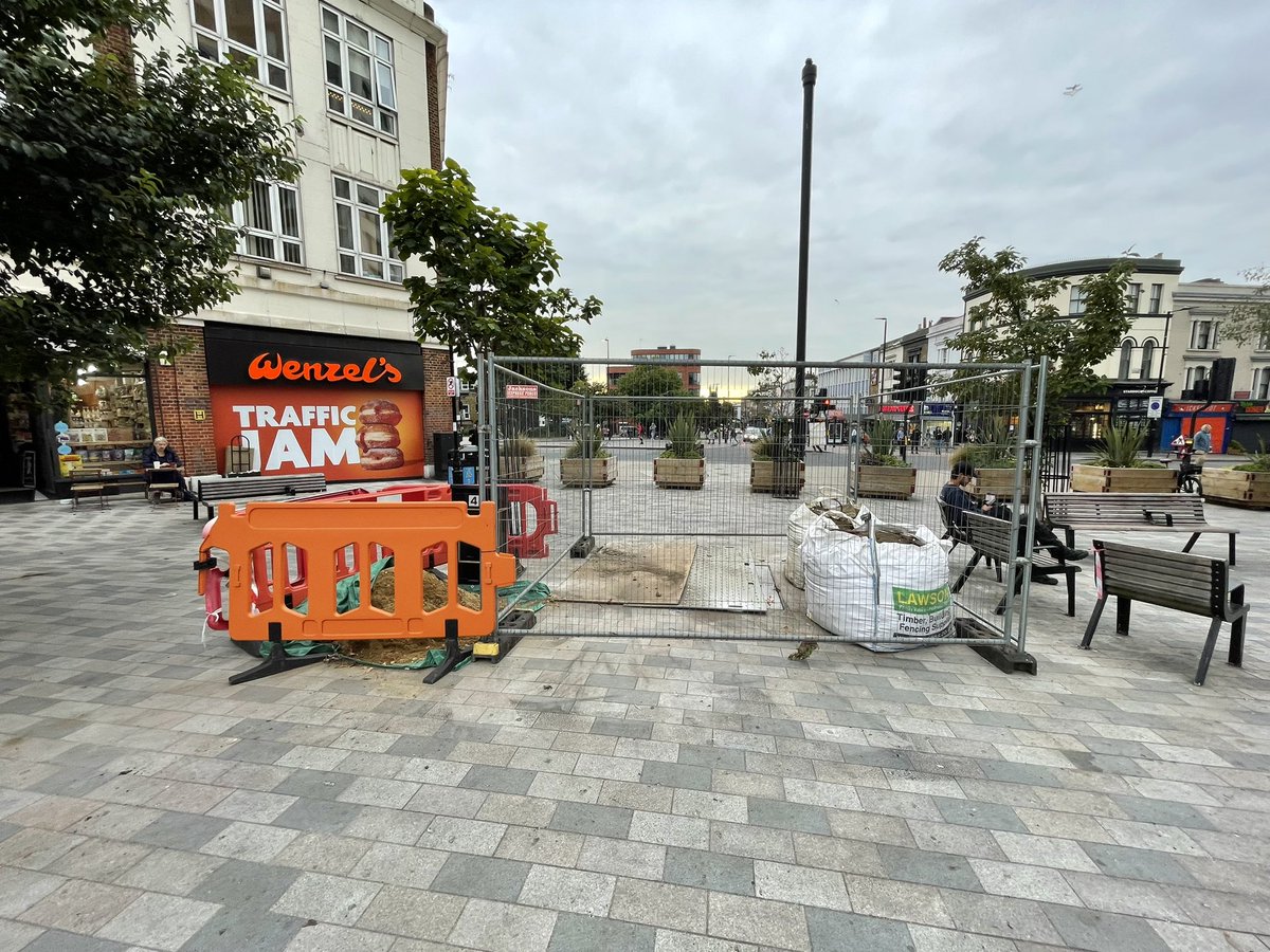 Digging on Navigator Square…. Fingers crossed for some tree planting in this empty space… 🤞🏻