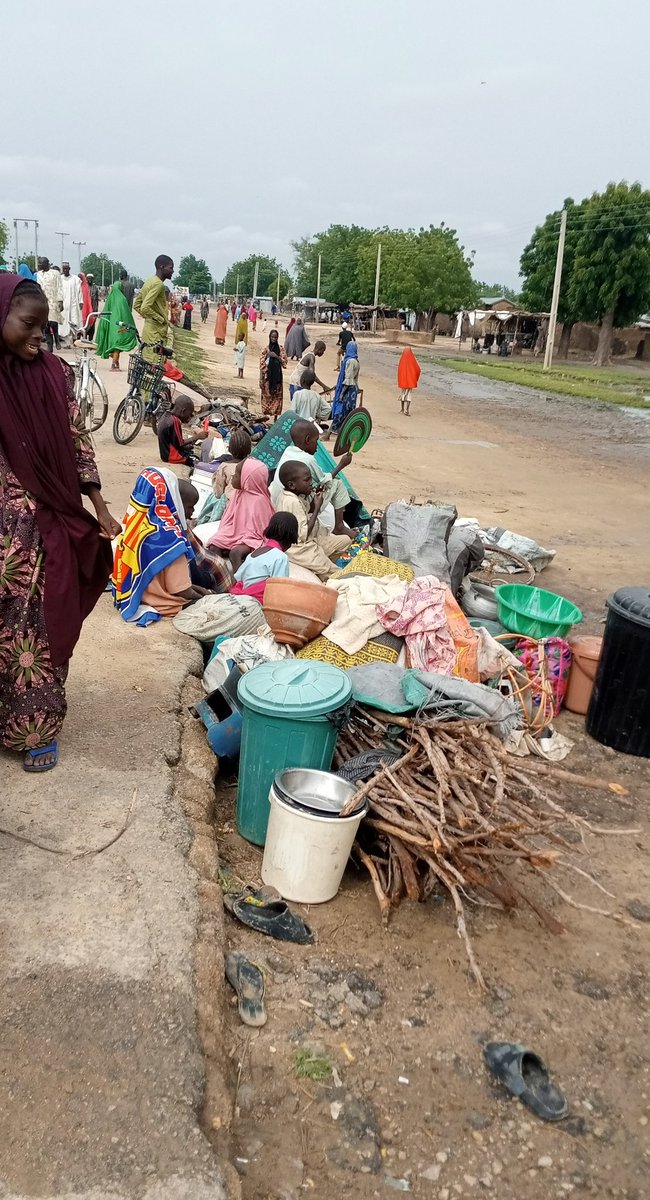 Ibrahm_Mustapha's tweet image. Please include #Dikwa a local government of Borno state in your prayer as flood displaced thousands peoples, destroyed houses and farms, lost lives and properties 😓😱 
@nemanigeria 
@OCHANigeria 
@UN 
@NRC_Norway 
@MercyCorps_NG 
@BornoGovt 
@FMHDSD 
@KashimSM 
@HumAngle_